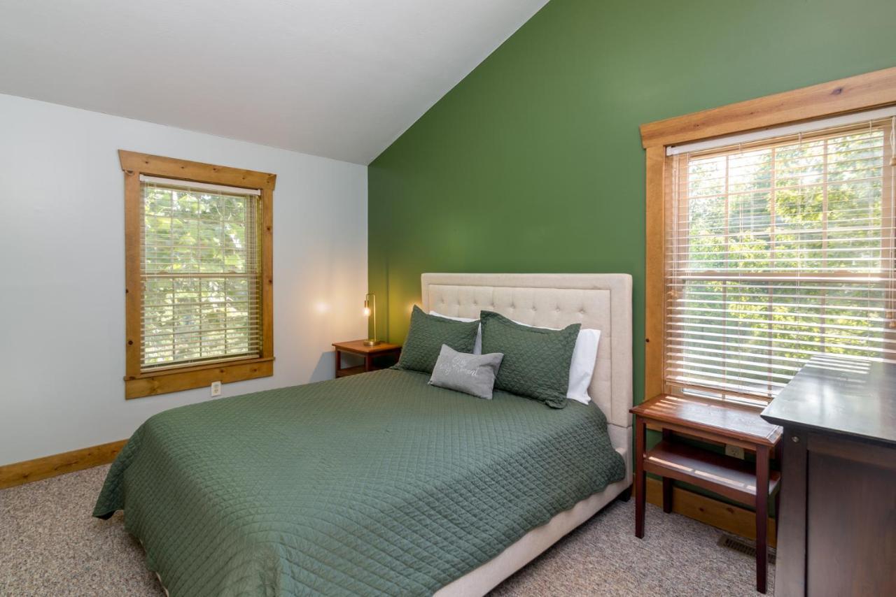 Blue Spruce . Trailside Lodging Villa Millersburg Exterior foto